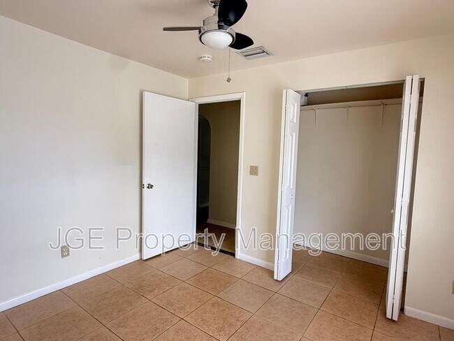 Building Photo - 4926 Vincennes Ct