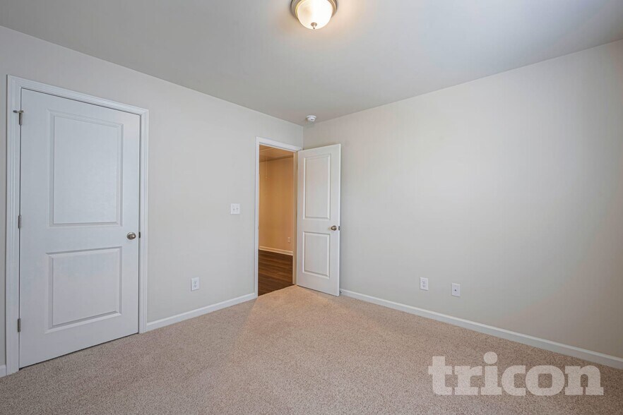 Building Photo - 431 Curlin Ct