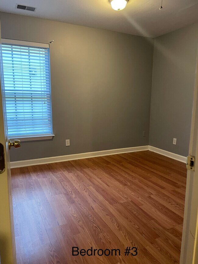Building Photo - 107 Arbor Oaks Dr