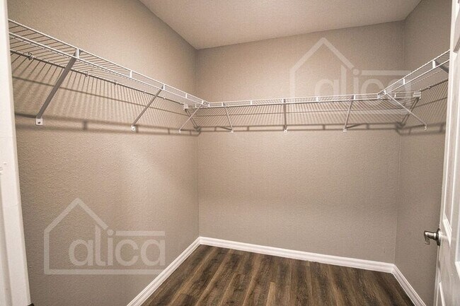 Building Photo - 2510 14th St SW