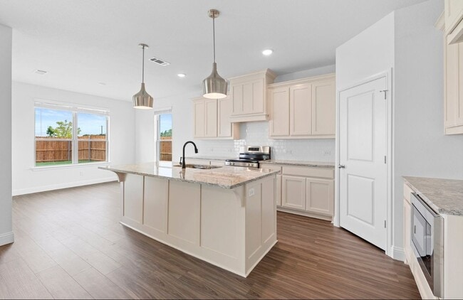 Building Photo - 2405 Peebles Ln