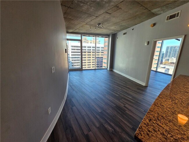 Building Photo - 44 Peachtree Pl NE