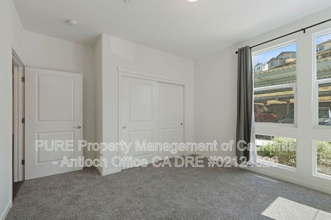 Building Photo - 2600 Wildflower Sta Pl