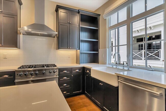 Building Photo - Beautiful Tri-Level 4 bedroom, 3.5 Bathroom, 2,150 SqFt Home in Downtown Campbell!