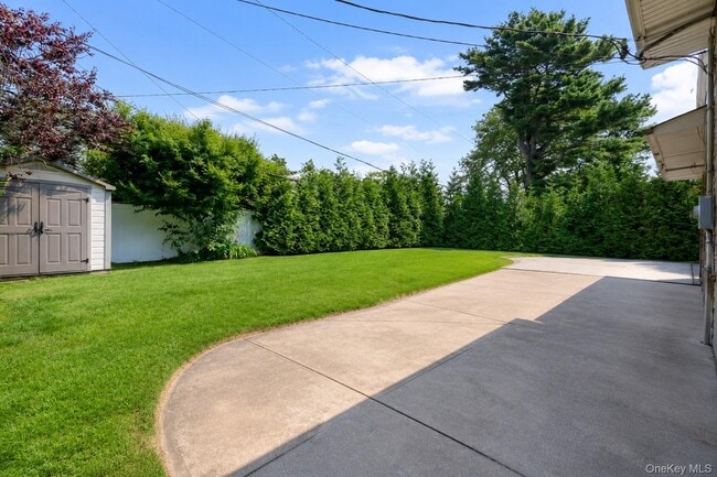 Building Photo - 38 Birchwood Park Dr