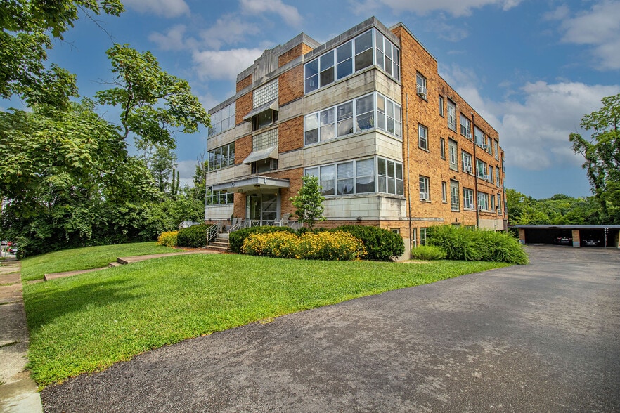 Building Photo - 4028 Ledgewood Dr