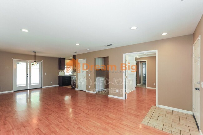 Building Photo - 1493 Evergreen Ave