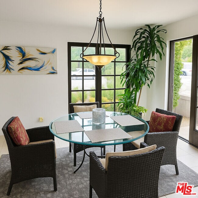 Building Photo - 3873 Beverly Ridge Dr