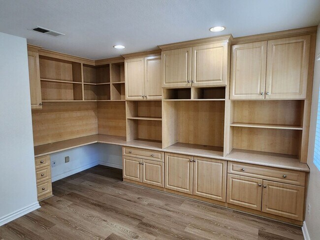 Building Photo - Beautiful Upgraded Home in RSM!