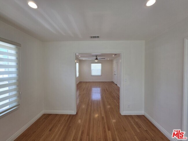 Building Photo - 102 Gaviota Ave