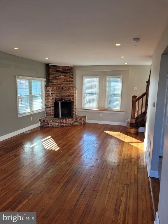 Building Photo - 711 Bridgeboro St