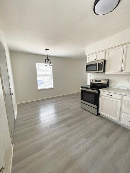 Building Photo - 8337 Clifford St