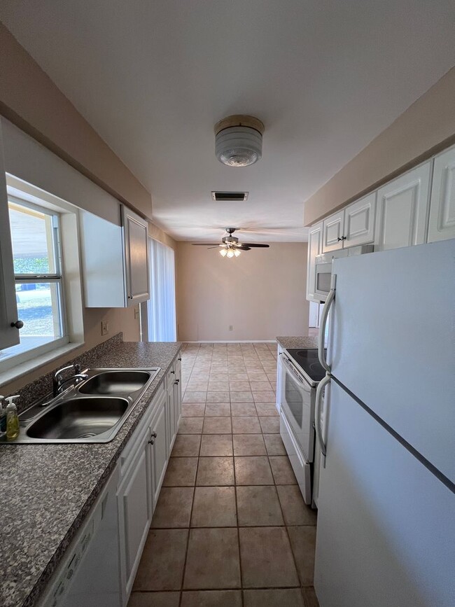 Building Photo - Charming 3-Bed, 2 Bath Home in Waterway Es...