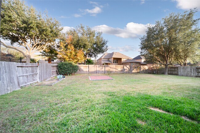 Building Photo - 10314 Radcliff Lake Dr