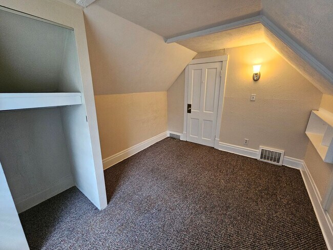 Building Photo - 519 Howard St