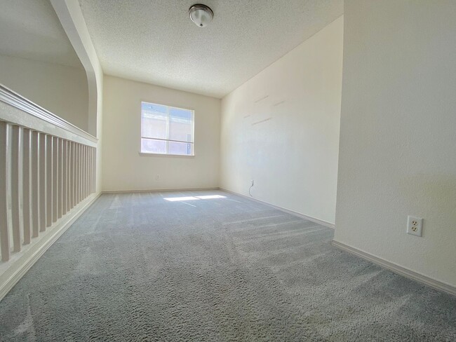 Building Photo - West El Paso 5bed Refrig A/C Home