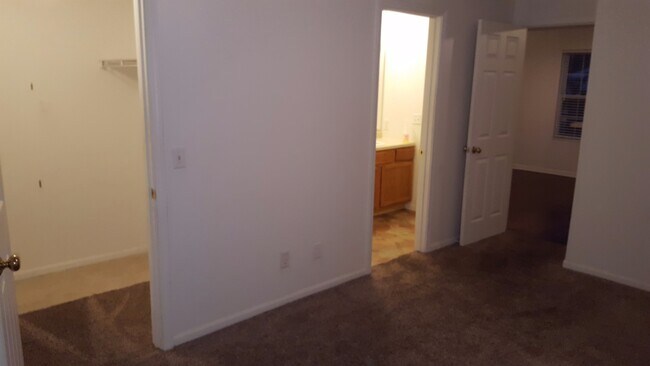 Building Photo - 4813-4815 Moniteau Court