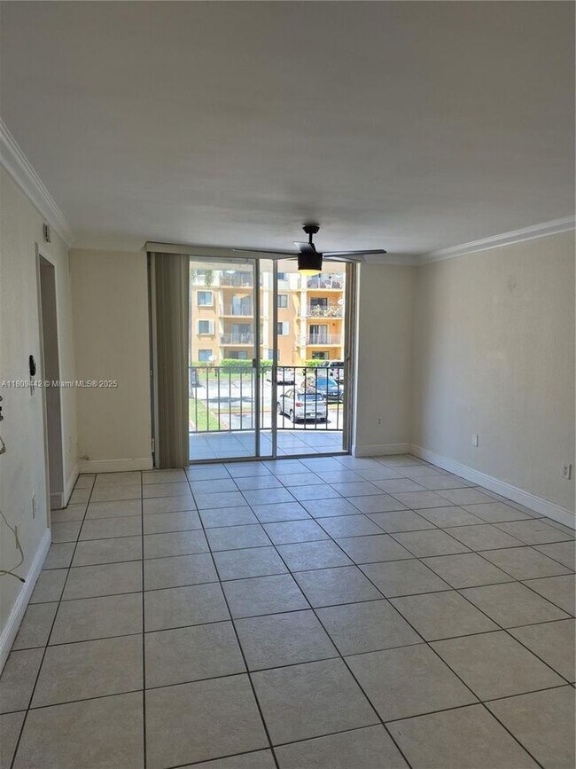 Building Photo - 9320 Fontainebleau Blvd