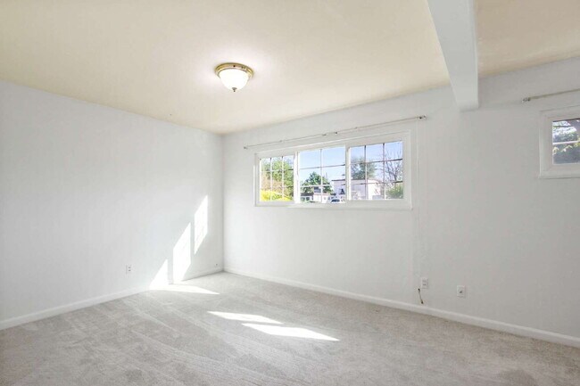 Building Photo - Old East Davis Rental with Spacious Yard, Bonus Room & Easy Bike Access to UC Davis