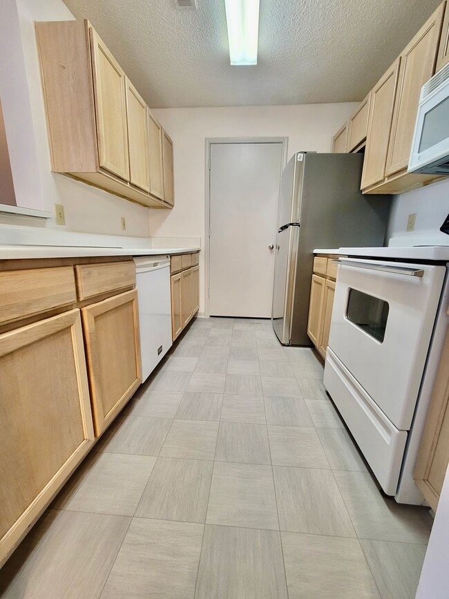 Building Photo - Three bedroom condo 3 miles from IOP - The...