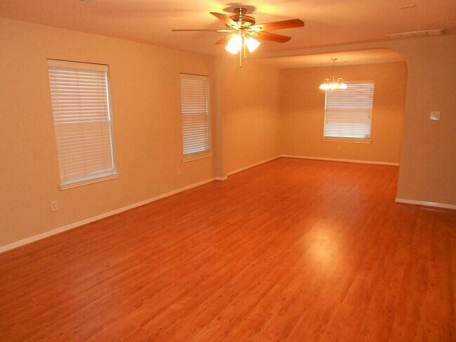Building Photo - 2414 Gwenfair Dr
