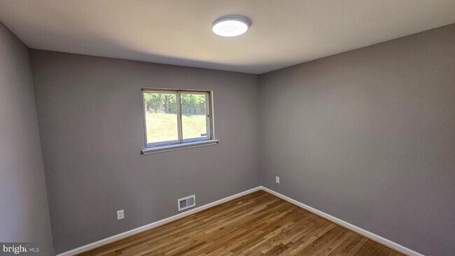 Building Photo - 1206 Raydale Rd