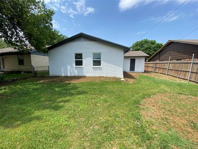 Building Photo - 2434 Lakeshore Dr