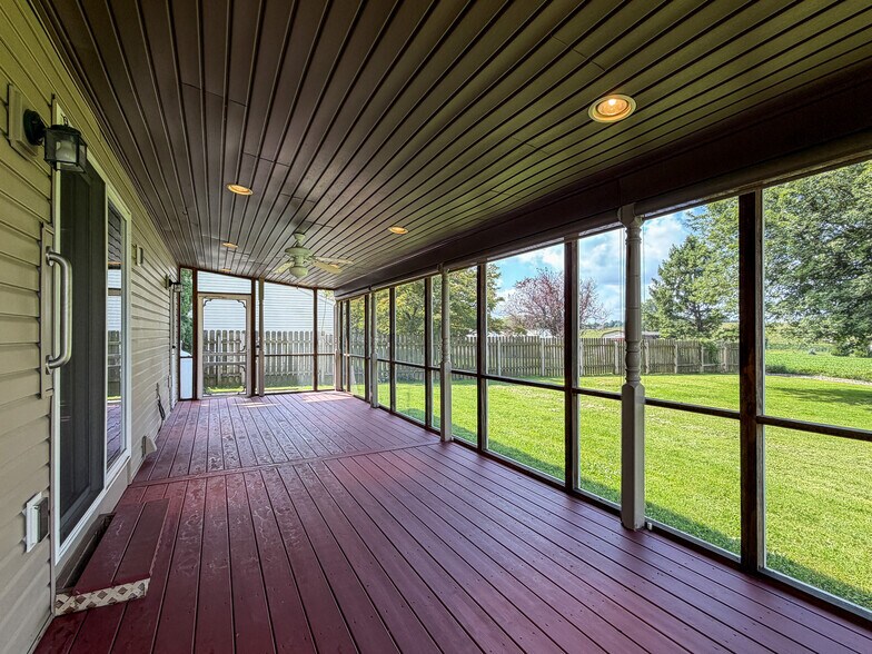 Building Photo - 60 Glenbrook Rd