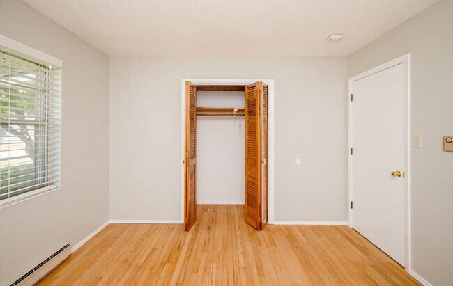 Building Photo - 240 Maywood Dr