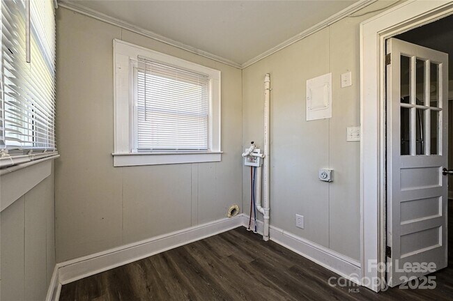 Building Photo - 411 Elizabeth Ave