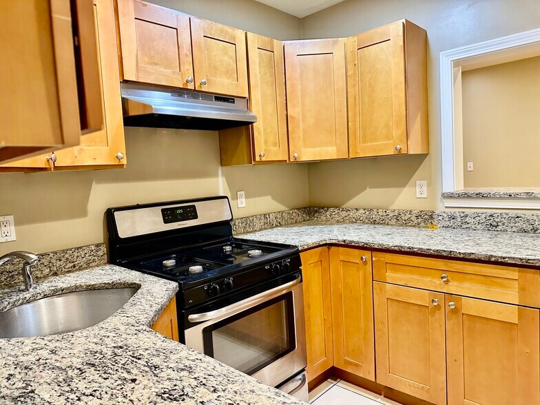 Building Photo - 68 Egmont St