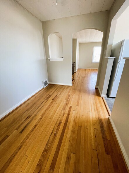 Building Photo - 4960 Fyler Ave