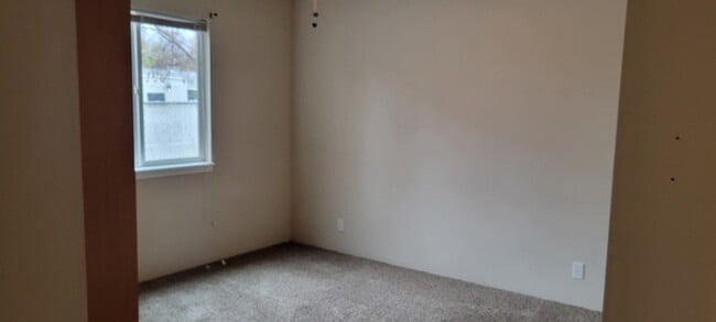 Building Photo - 228 SW Westholm Ave