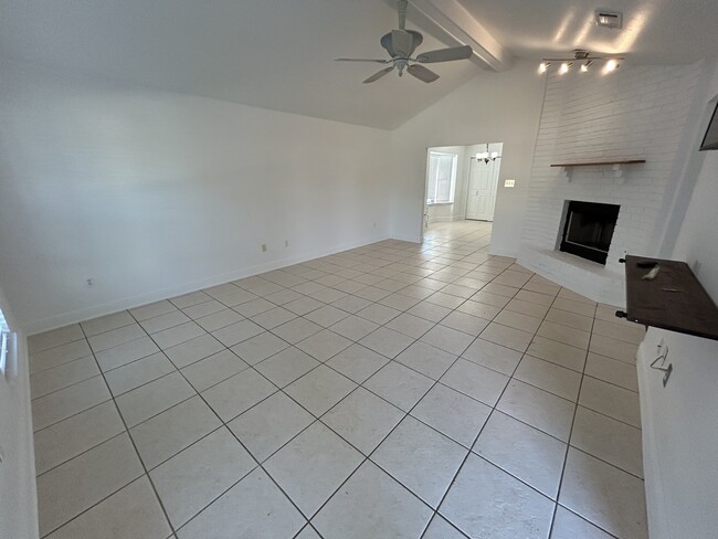 Building Photo - 3231 Bradbury St