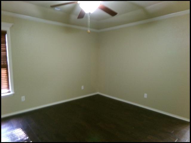 Building Photo - 9112 Pleasant Valley Dr
