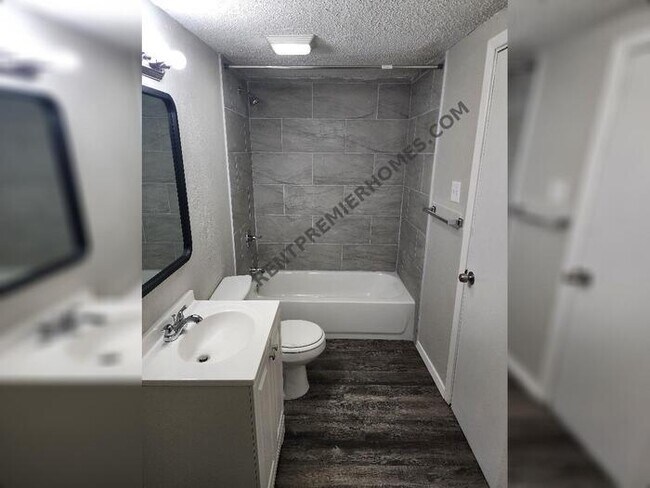 Building Photo - 741 Lynda Dr