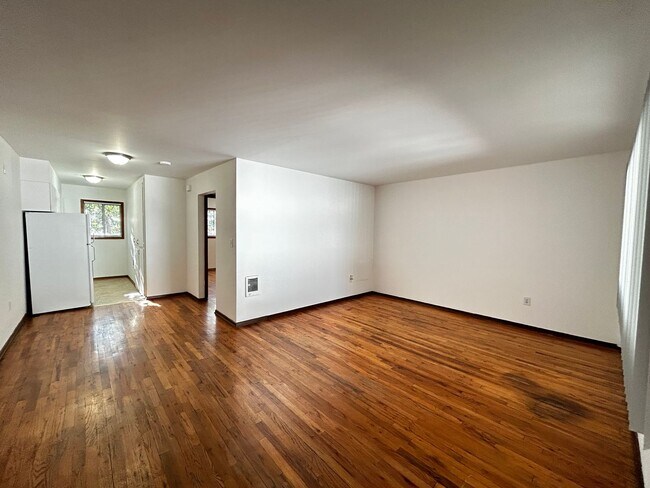 Primary Photo - 1218 W Tenth Ave