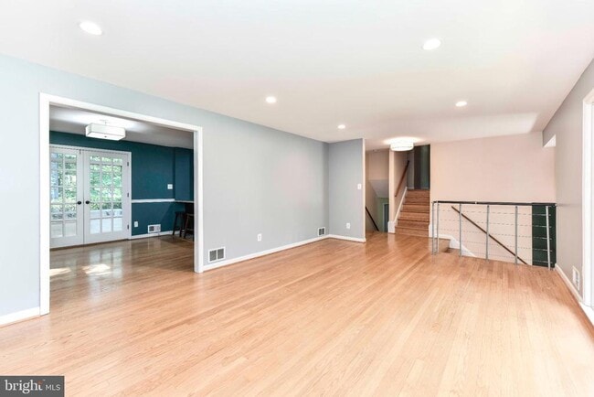 Building Photo - 9205 Hamilton Dr