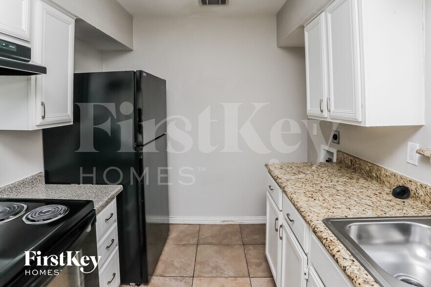 Building Photo - 6115 Flagstaff Dr