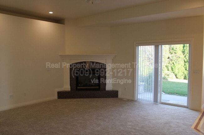 Building Photo - 4000 W 34th Ct