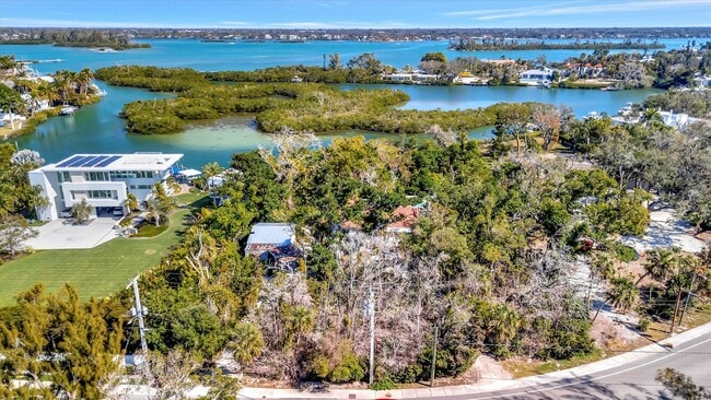 Building Photo - ALL THE CHARM! - Siesta Key 1+ acre on the Bay - 3 bed/ 2 bath pool home