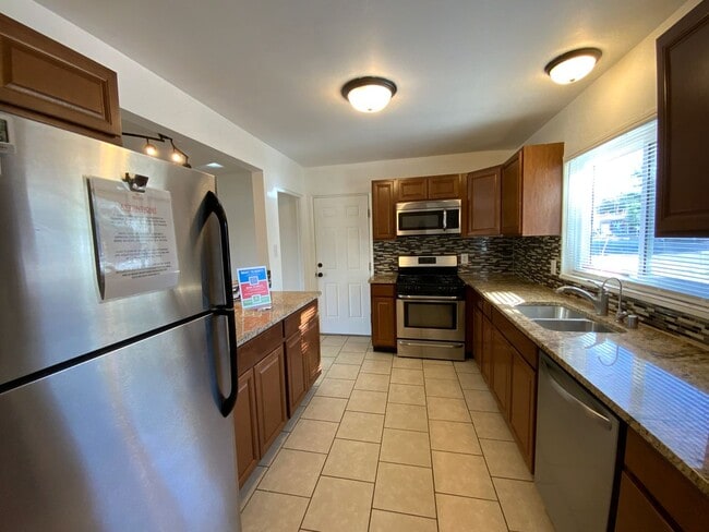 Building Photo - 3 Bedroom Single Story Home Available Near...