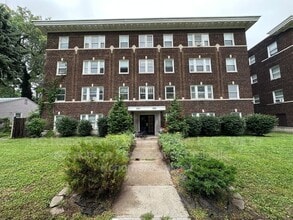 Building Photo - 305 Gladstone Blvd
