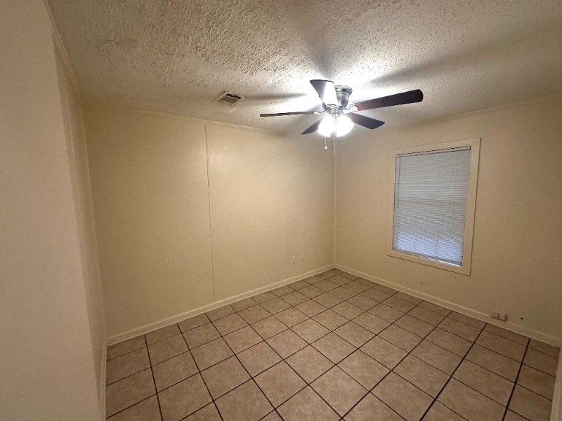 Building Photo - 3925 Camilla Dr