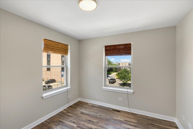 Building Photo - 803 E 41st St