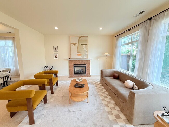 Building Photo - For Rent – Bright & Spacious Home with Bonus Room