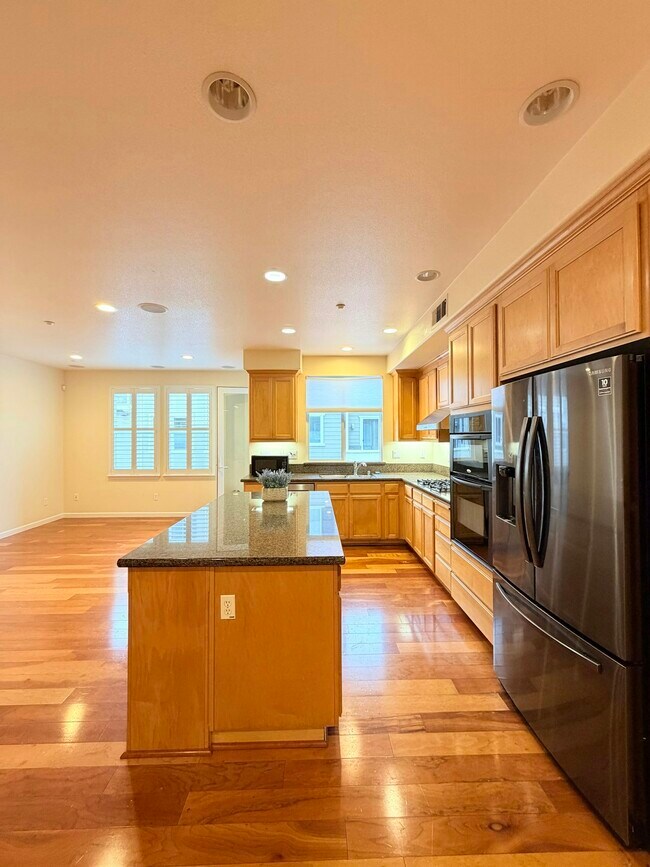 Building Photo - 6353 Byron Ln