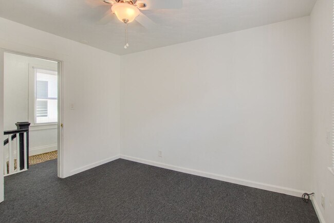 Building Photo - 6 Bed, 1.5 Bath Home in Granby School Dist...