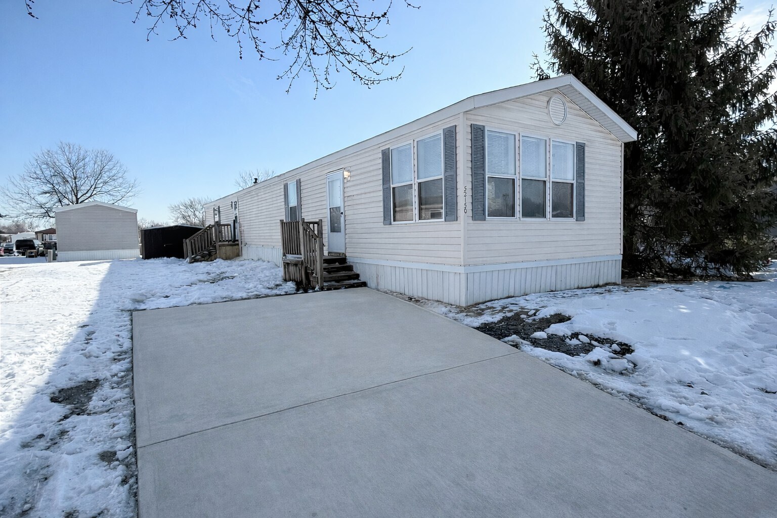 Building Photo - 52150 Lexington Ln