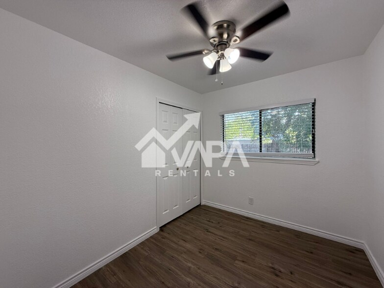 Building Photo - 4028 Coral Sunrise